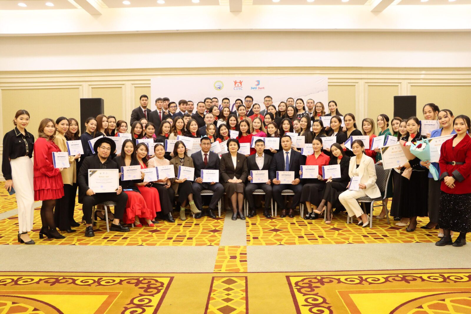 Ротвейлермен бассейннің жанында жыныстық қатынас