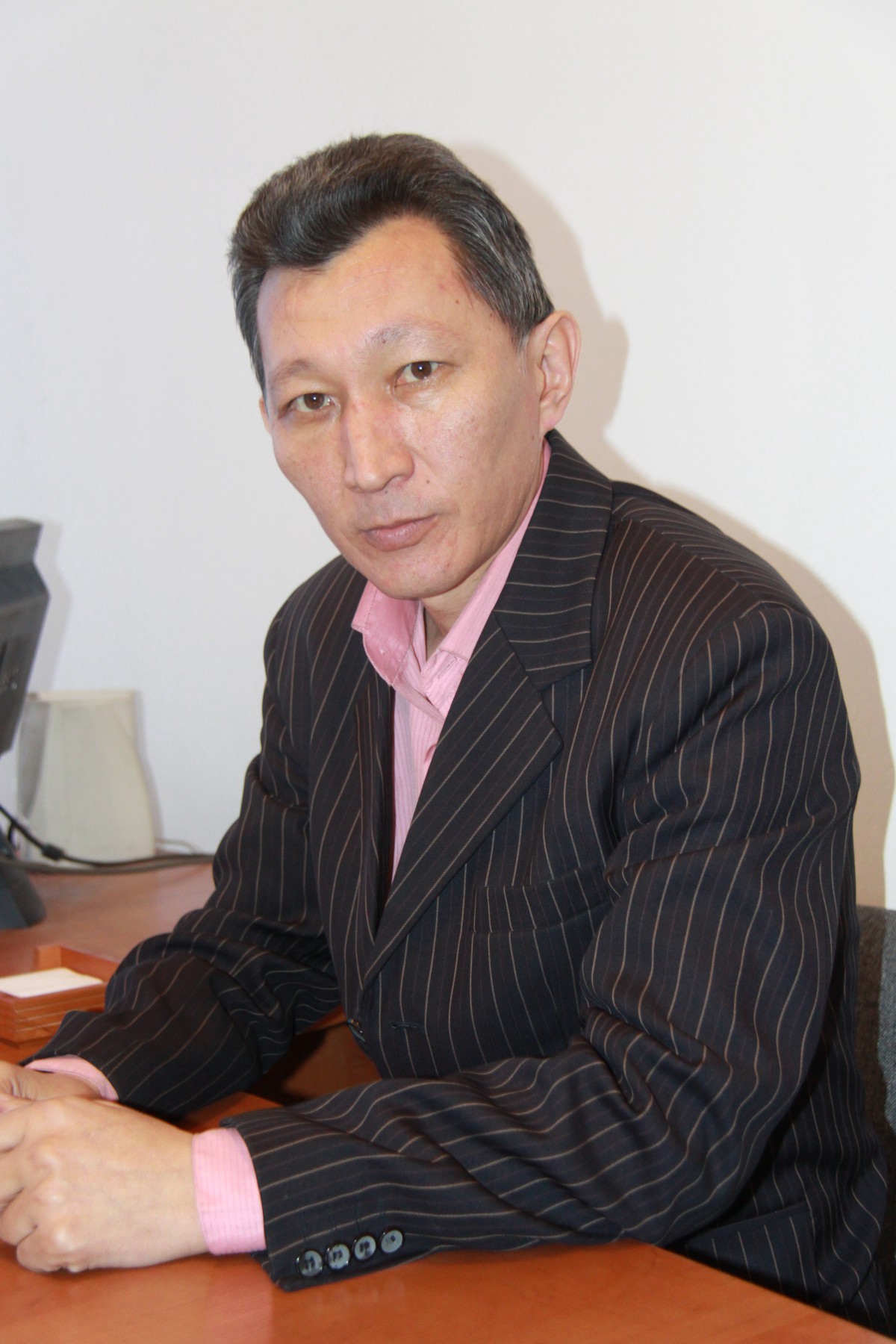 Елтаңба жасқа да, кәріге де түсінікті болуы керек