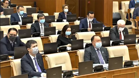 Депутаттар "маска тағып" бастады