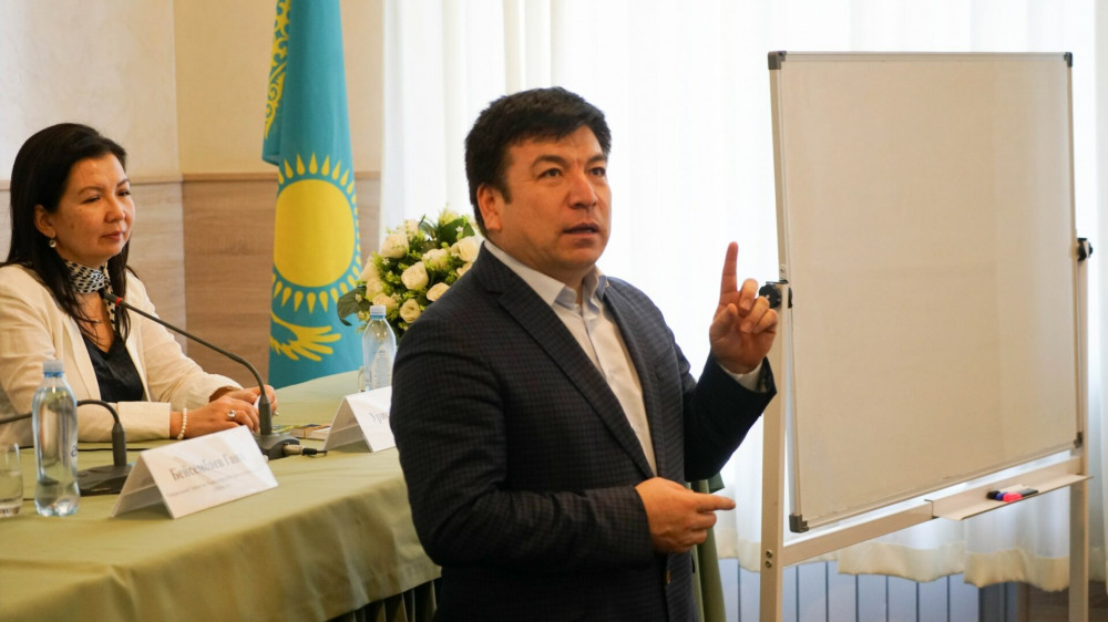 Министр ұстаздарды жазалай бермеуді айтты