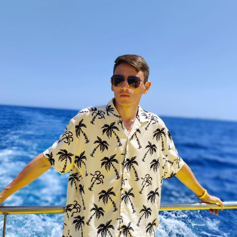 Орыс мектебін ашу - таза саясат қой!