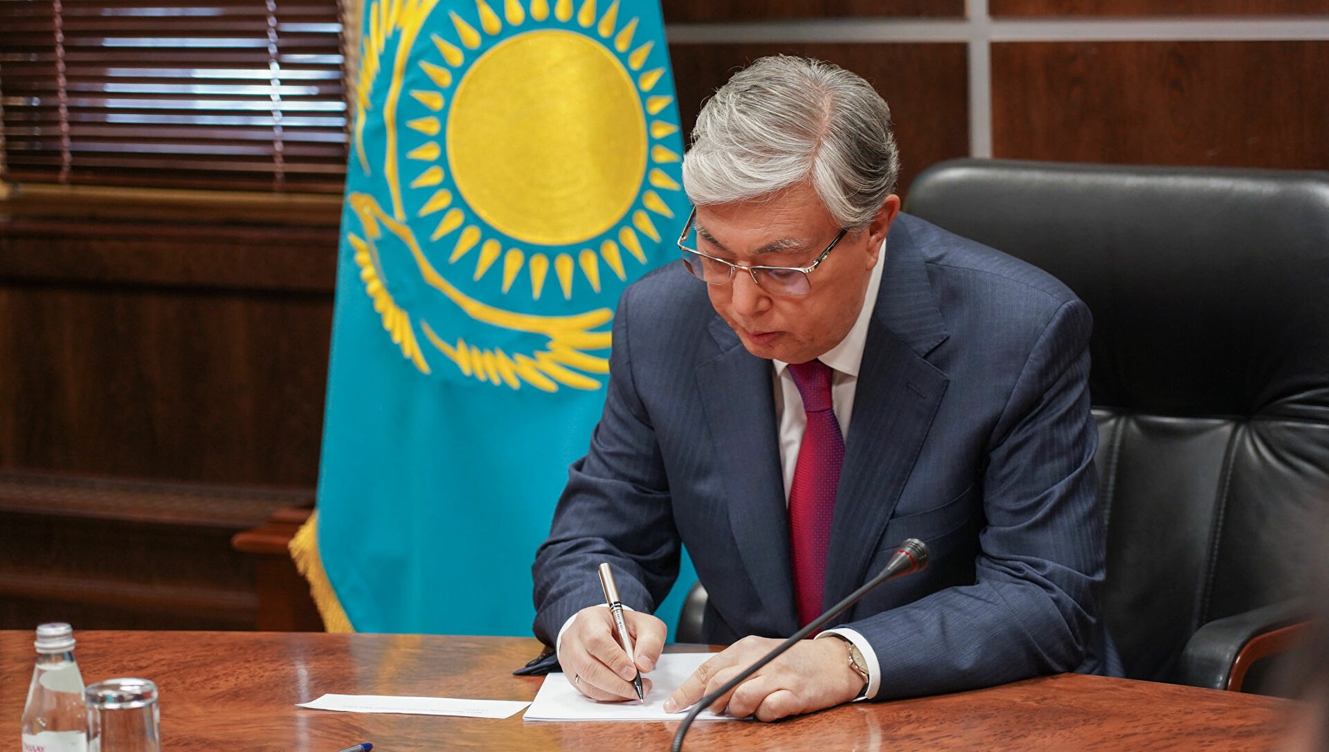 "Қанмен келген заңға" Президент қол қойды