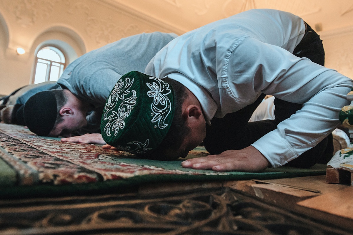 Селге қарсы имамдар тағы намазға жығылды