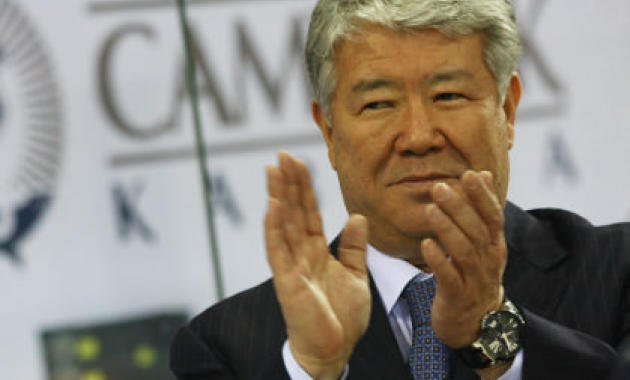 Ахметжан Есімов әнші болып кеткен бе?