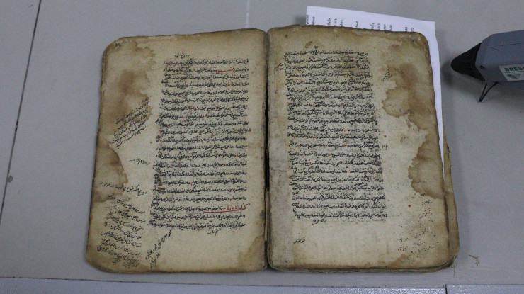 Су астынан табылған Құранды қалпына келтірген