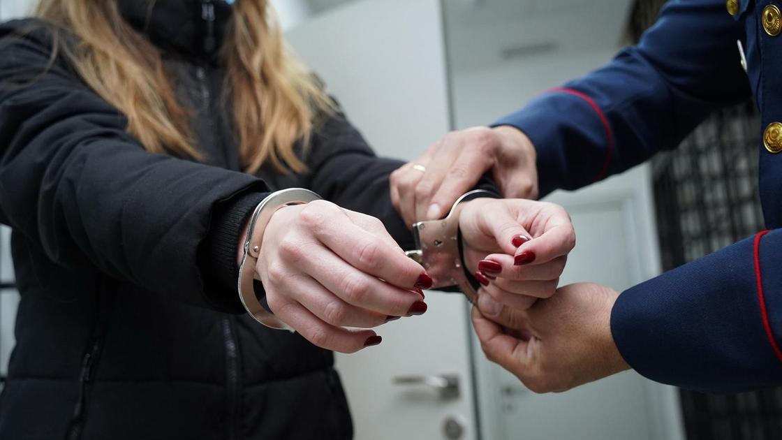 Танымал әнші қамауға алынды