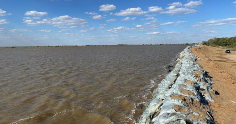 Атырауда ауыл тұрғындары эвакуациялануда