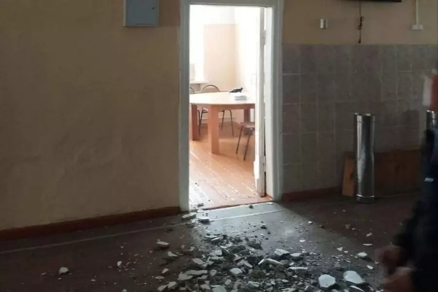 Мектептің төбесі опырылып түсті