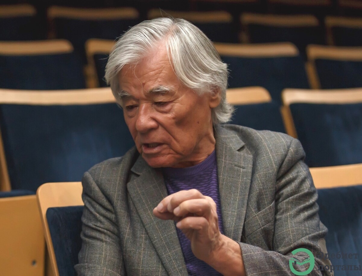 "Мұхтар Шахановтың білімі жоқ" дейді ақын