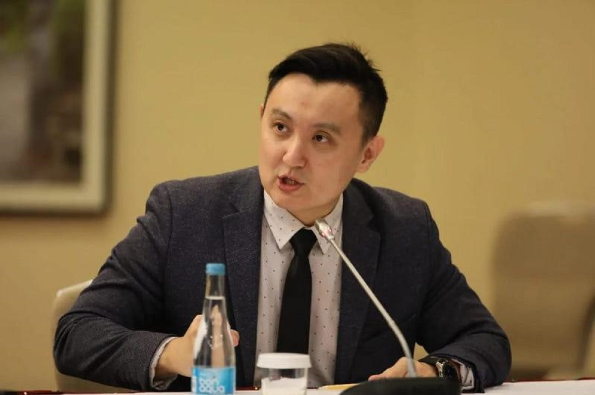 Саясаттанушы Киевтегі журналистке кім шабуыл жасағанына қатысты алыпқашпа сөзге жауап берді