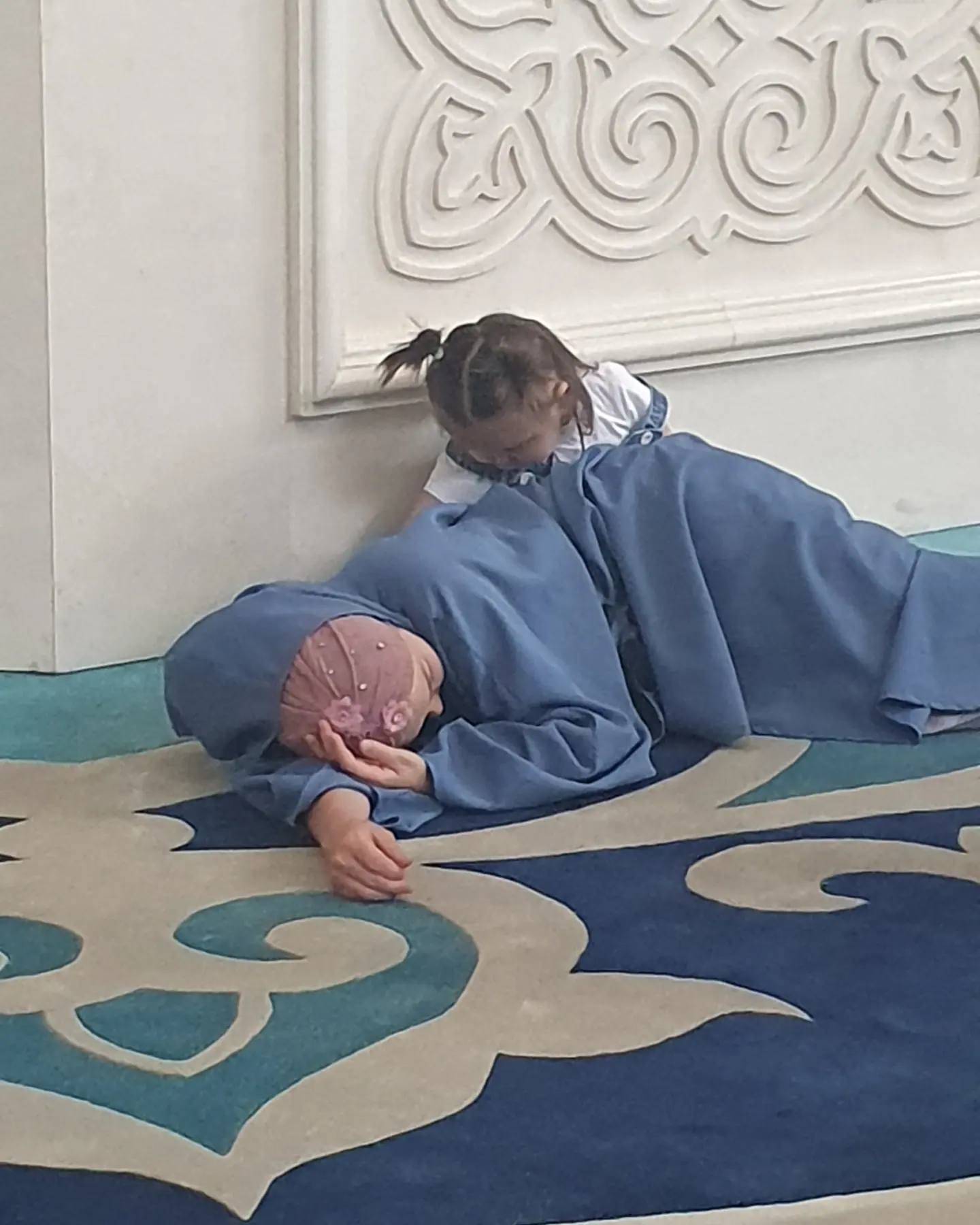 "Мешіт - ойын-сауық орталығы емес қой!"