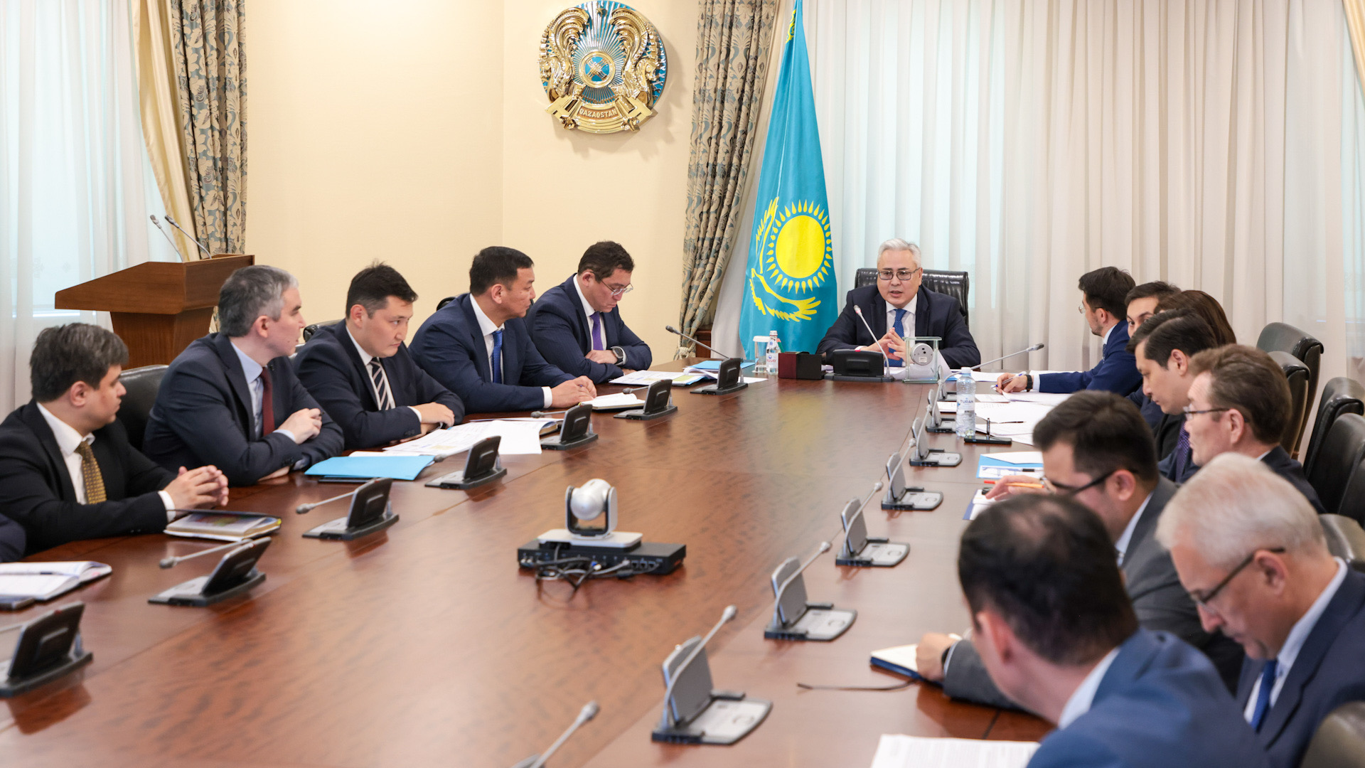 Үкіметте азаматтар мен бизнеске арналған мемлекеттік қызметтерге жасанды интеллект енгізу мәселесі талқыланды