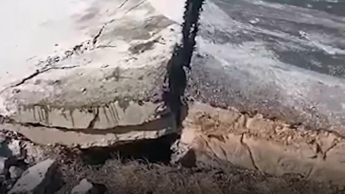 Аптап ыстықтан асфальт көтеріліп кеткен