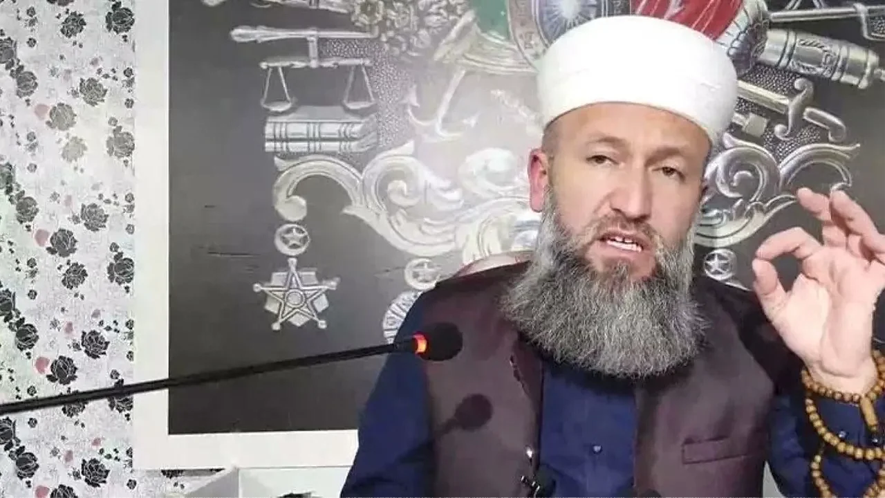 Лесбиянкалар бір-бірінің аузына сидит Дәретханада мастурбация жасап жатқан жерінен ұсталды