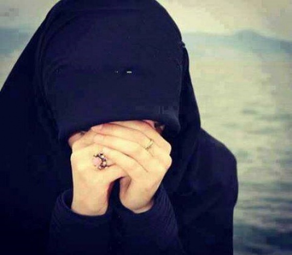 Мұсылман әйел ұстазға қарғыс айтты