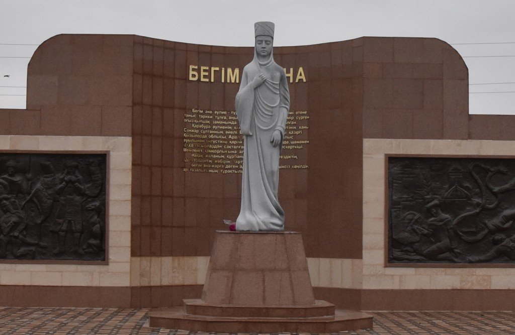 Көзіне шөп салды деп қолы мен шашын кесіп тастаған