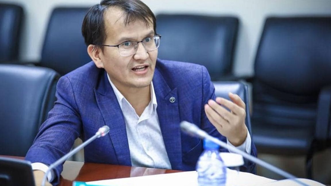 "Министр орнын босатсын!" дейді танымал ұстаз