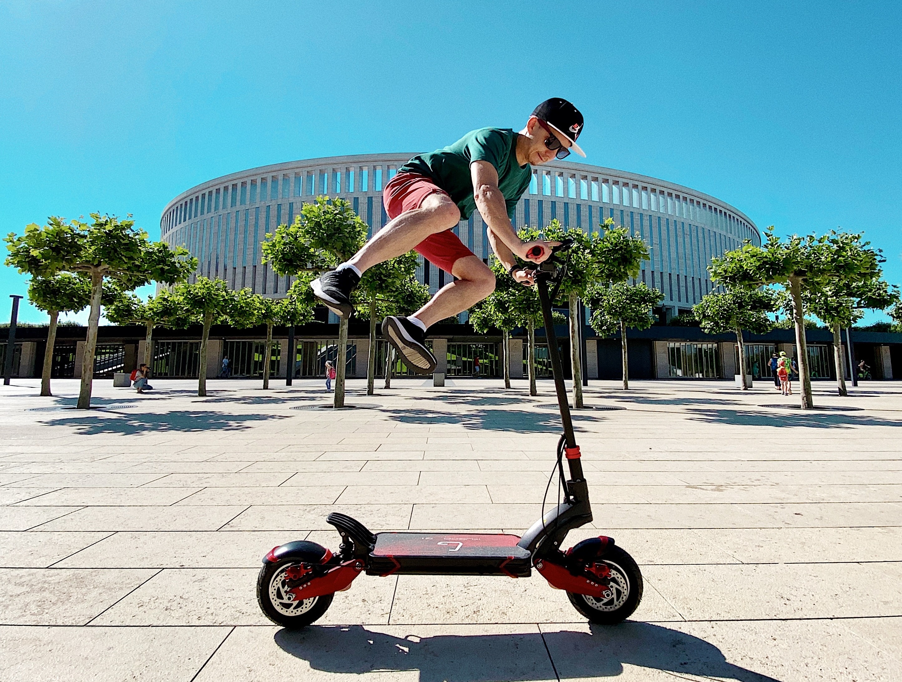 Самокатшылар сорымызды қайнатуда