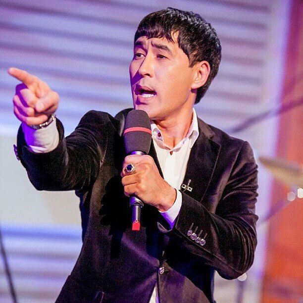 Туканы қуалаған жүздеген адам кім?