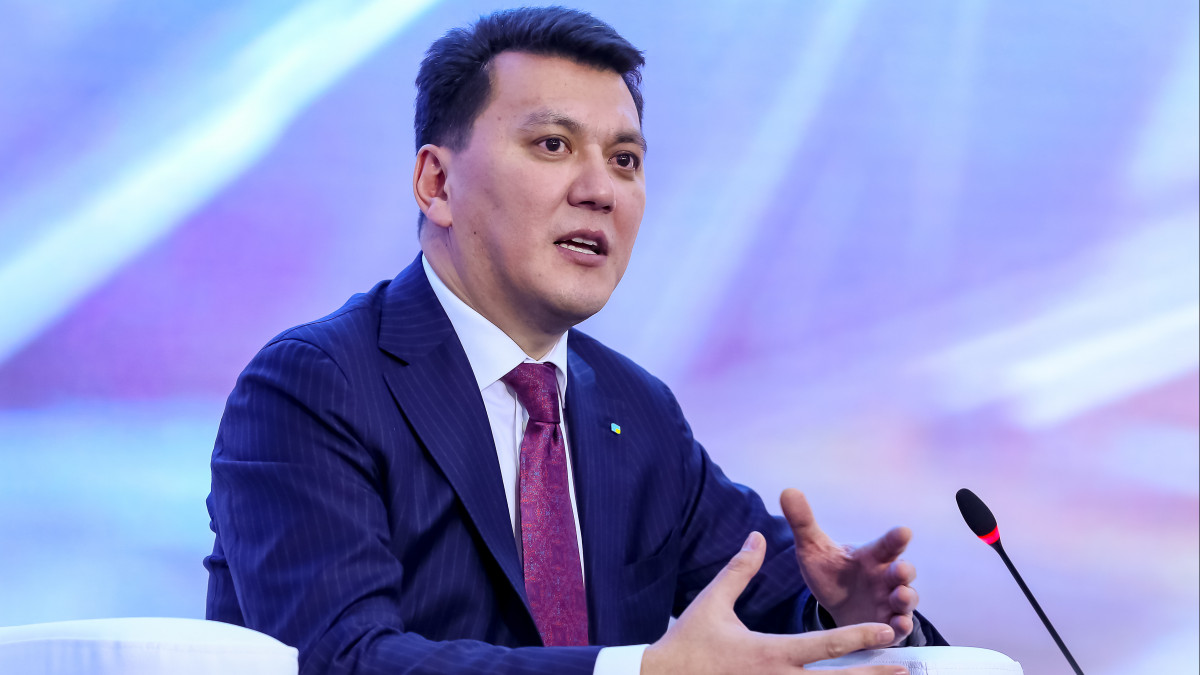 "...дінаралық, ұлтаралық араздықты қоздыратын әрекеттерге жол берілмеуге тиіс" дейді Ерлан Қарин