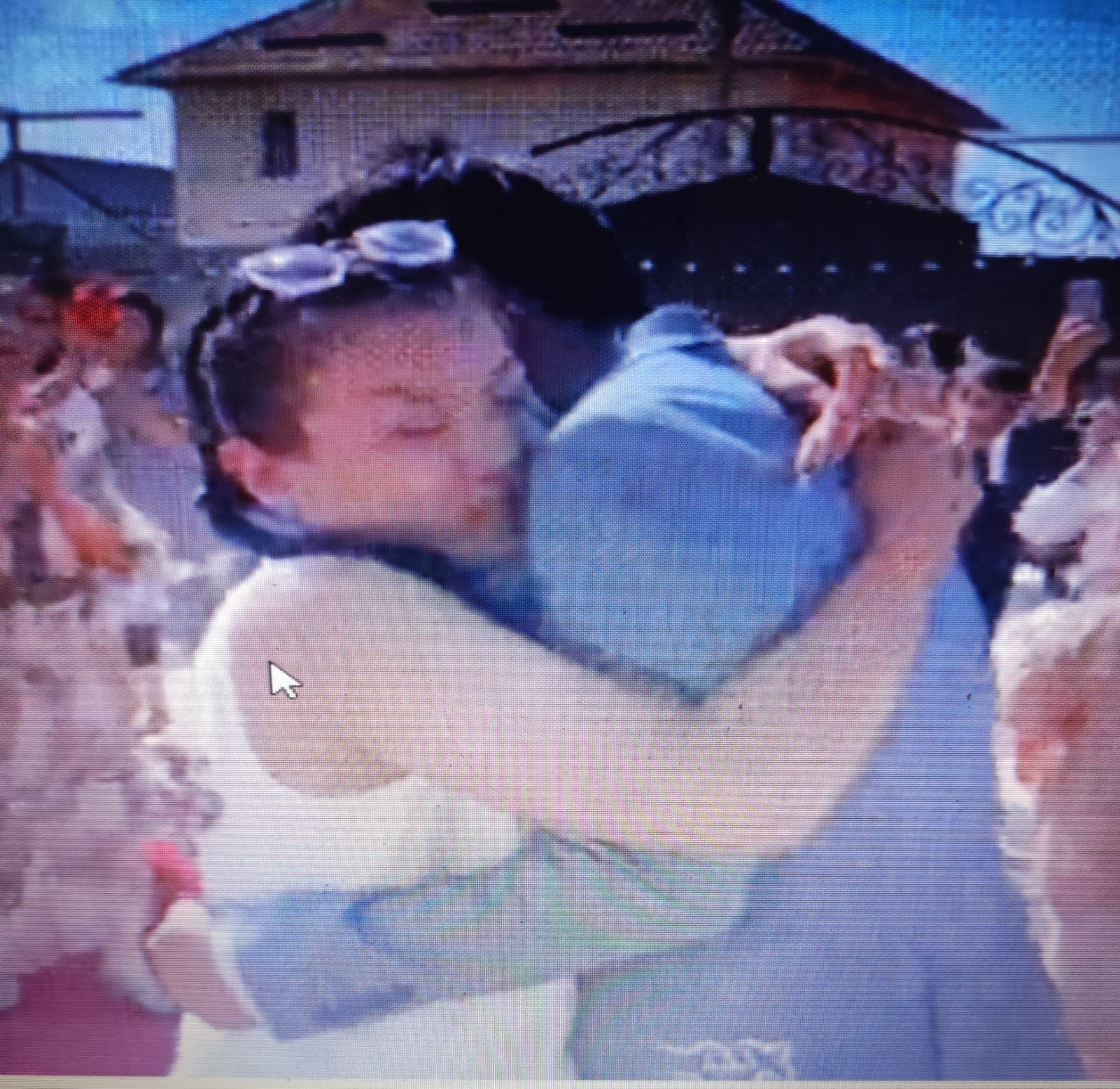 Мұғалім көз жасына ерік берді