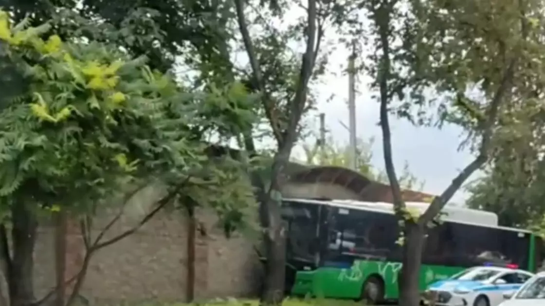 Алматыда тағы автобус апаты болды