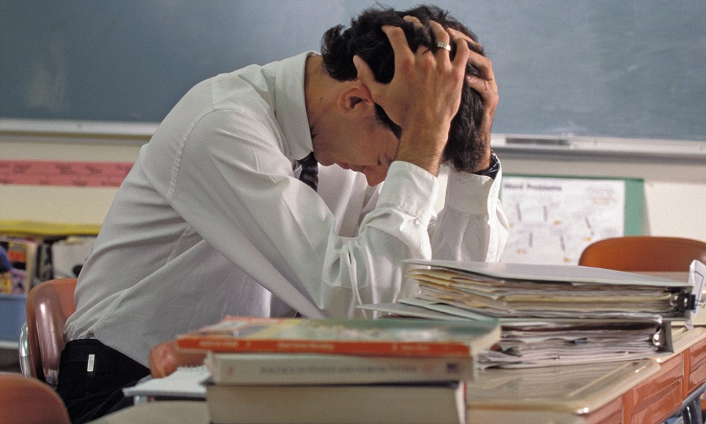 "Оқушыларды мұғалімнің атына жазып берсін де"