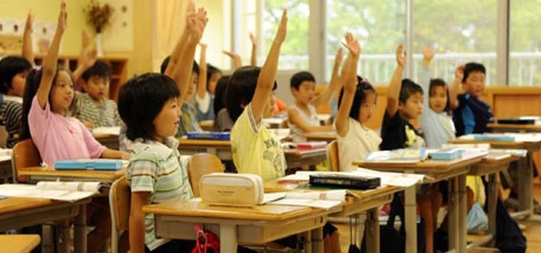 Мен абдырап қалып, ерлер дәретханасына кірдім.