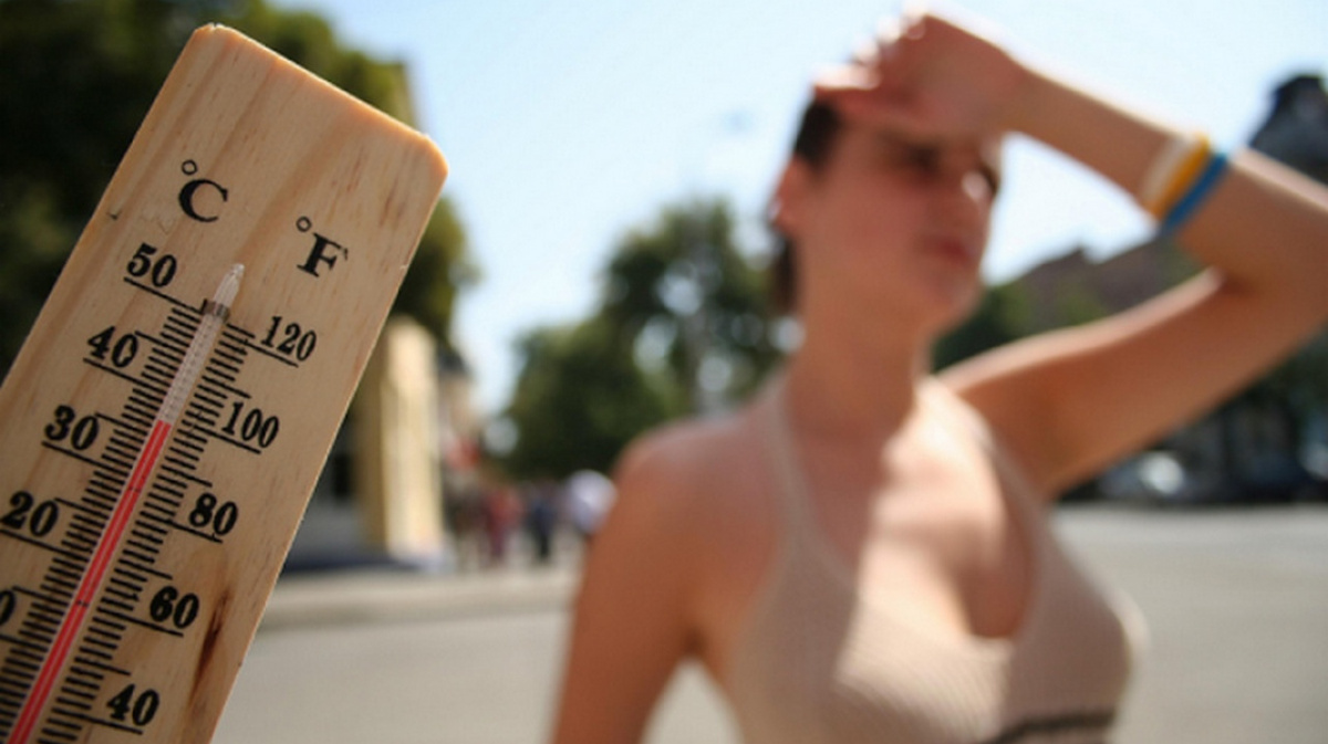 Жұрт "жаңбыр адамға" жалына бастады