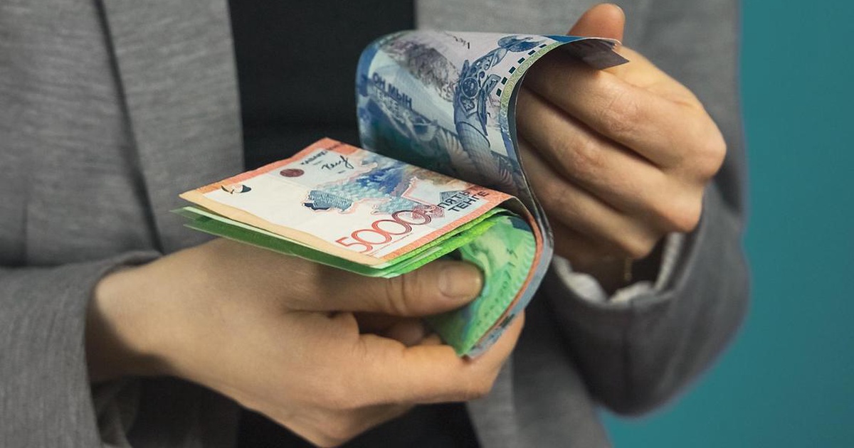 Мектеп директоры ұлына айлық жазған