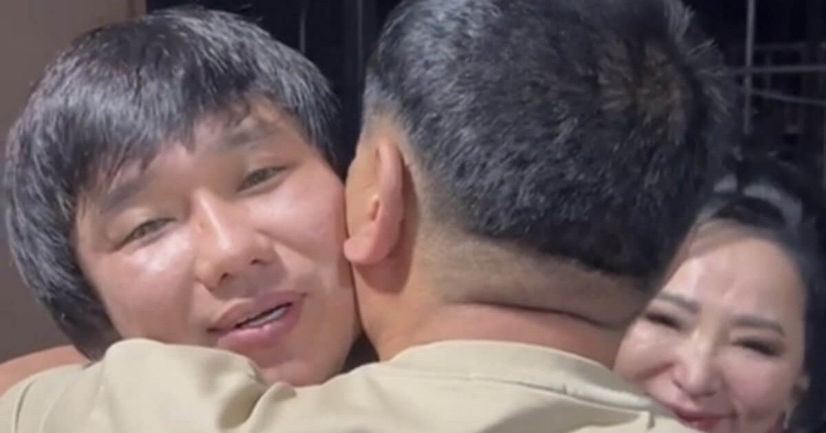 Жіңішке студенттермен порно Бір қыз порно видеода барлығына оральды секс жасайды