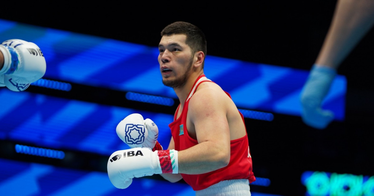 Айбек Оралбай қарсыласын нокдаунға жіберді