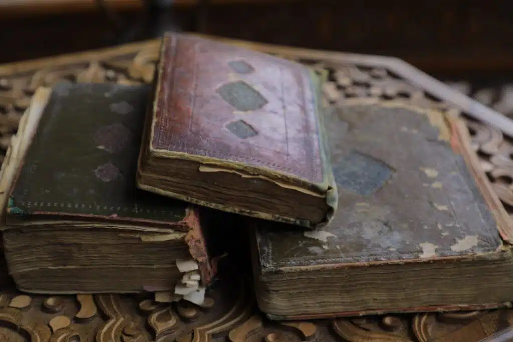 Көне кітаптар табылды