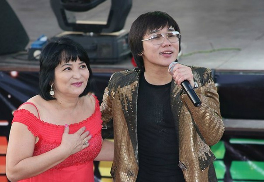 Қайраттың анасы: "Ойдан өсек құрап елді шулатып жатыр"