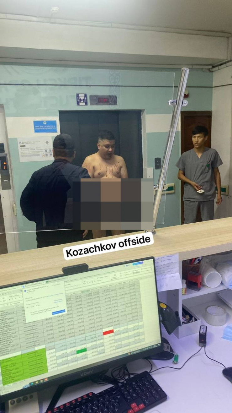 Жартылай жалаңаш жүрген әнші қамауға алынуы мүмкін