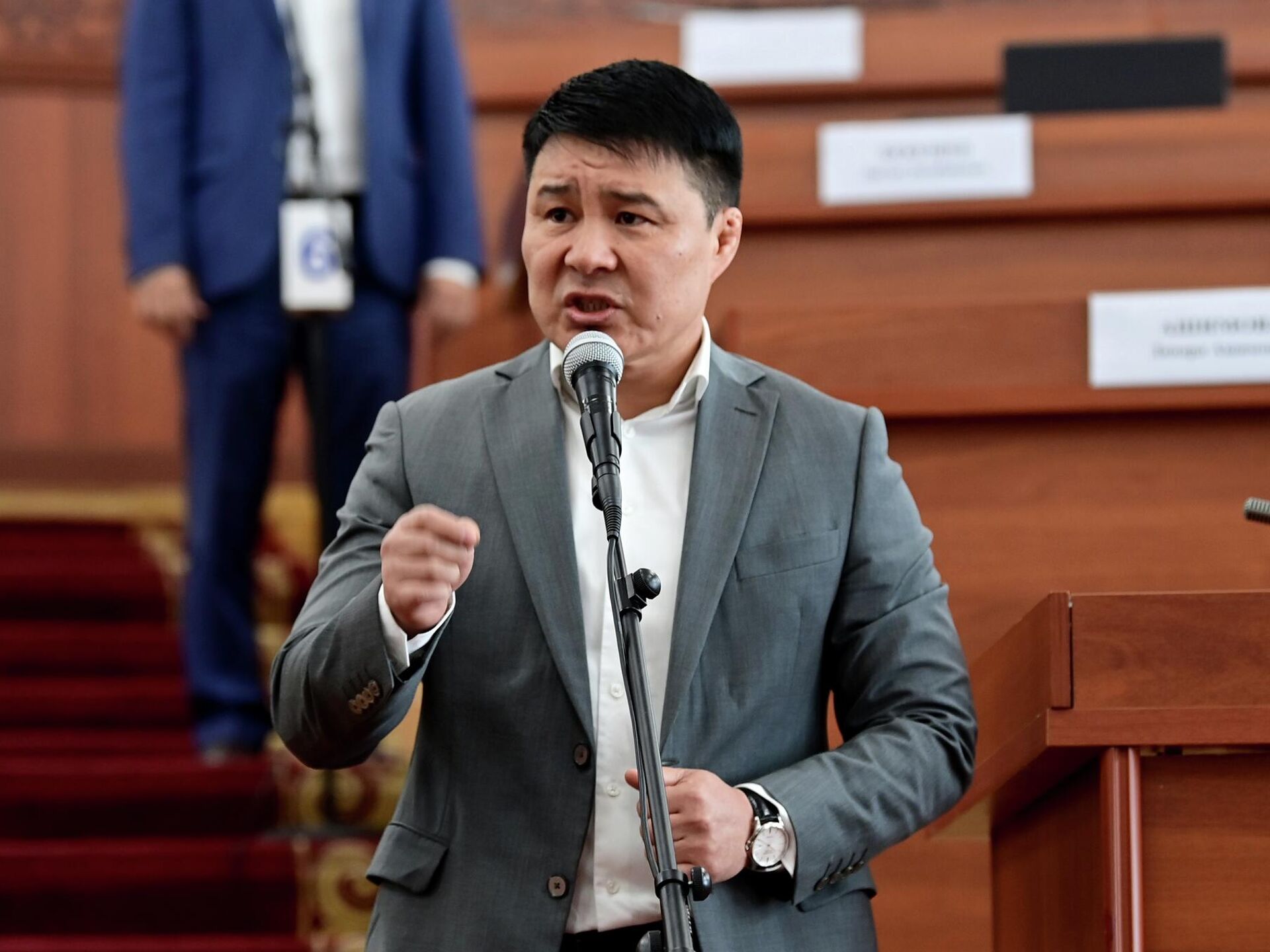 Депутаттың бейәдеп видеосы мандатынан айырды ма?