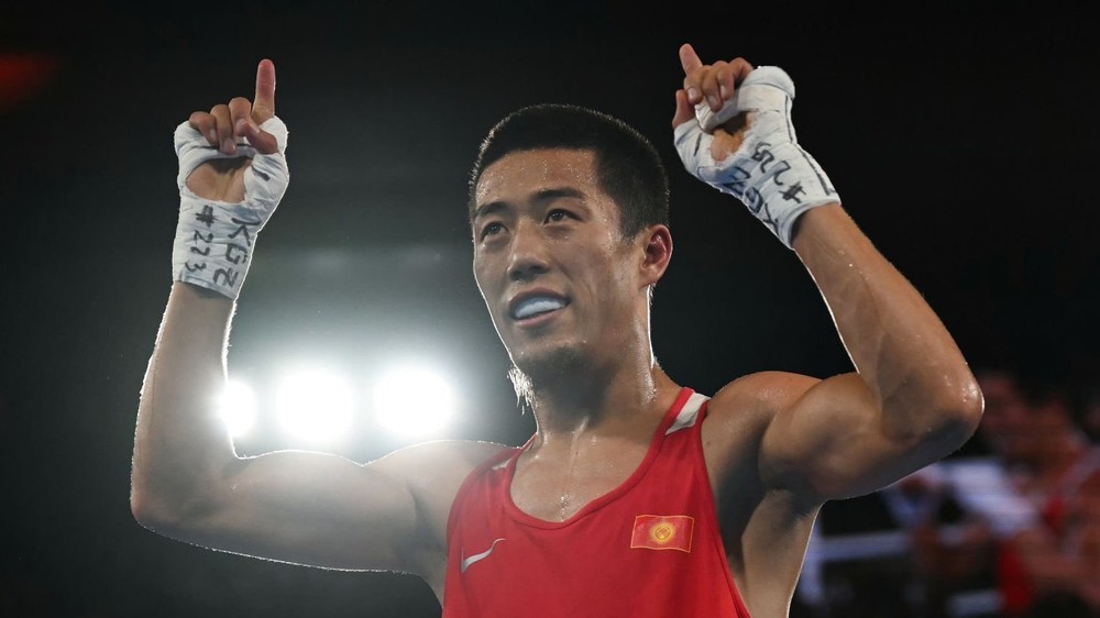 Боксшының жаттықтырушысы жұртты тебірентті (ВИДЕО)