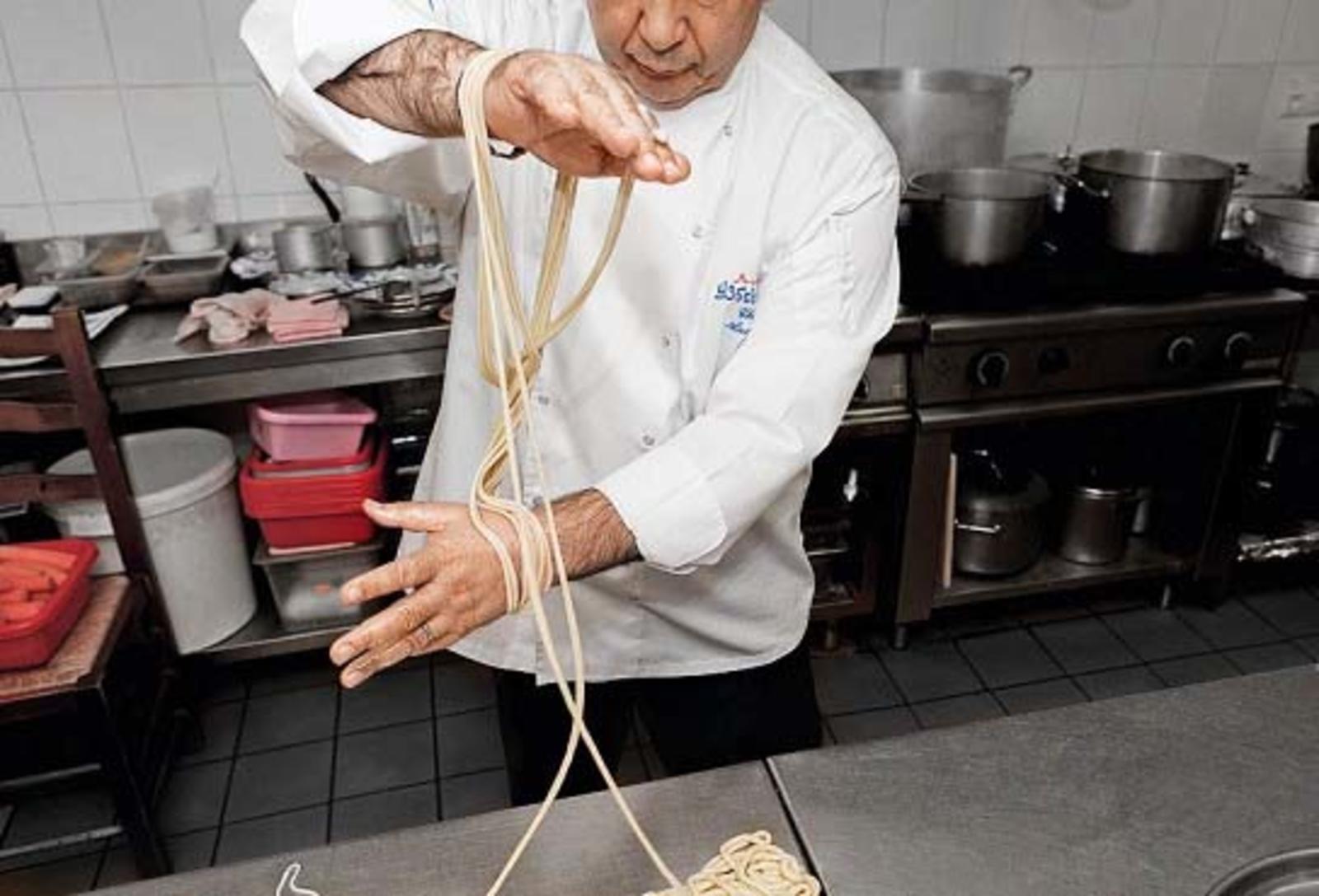 "Ашудан қалшылдап, аузымнан көбік атқылайды" дейді ұйғыр қыз (ВИДЕО)