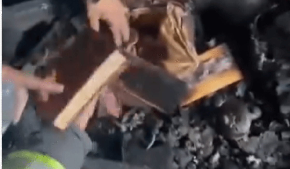 "Алланың құдіреті" болып Құран өртенбеген