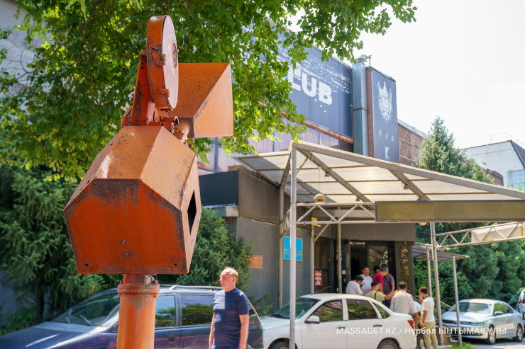 ЛГБТ-ның түнгі клубына айналдырған "Кино үйінің" қазіргі халі мүшкіл