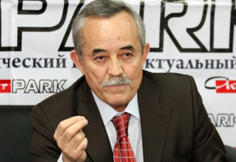 Жылтыр колготкидегі қызыл порно онлайн