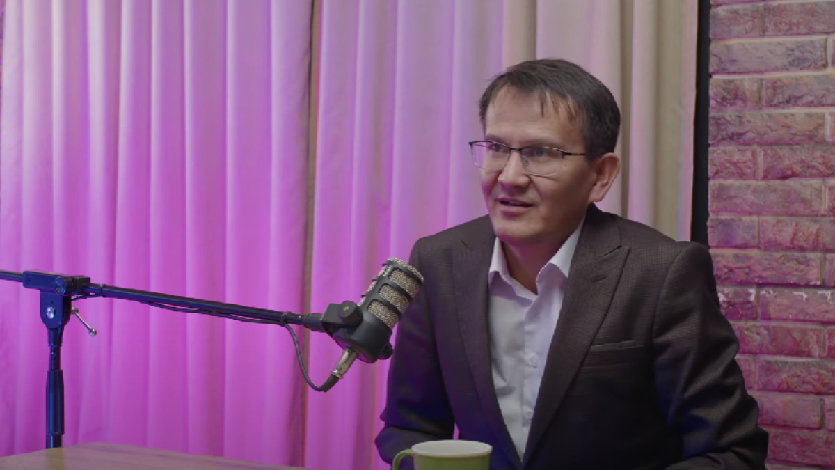 "Ата-аналар комитеті - ең бір сүйкімсіз орган" дейді Аятжан Ахметжан