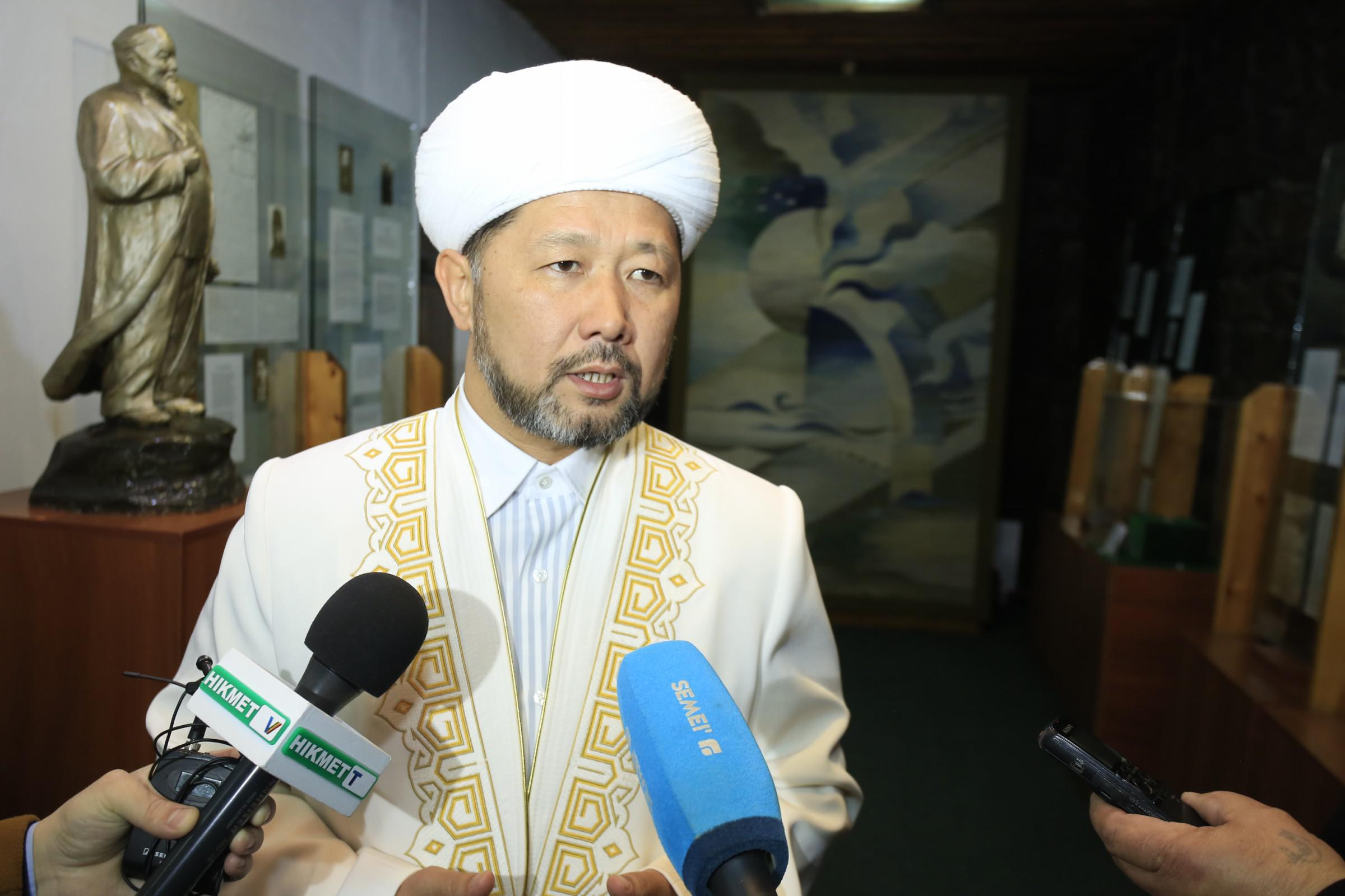 Бас мүфти шариғатты тықпалап, Ата заңды аяққа таптап отырған жоқ па?