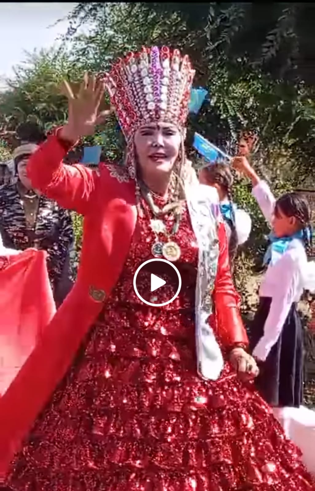 Мұғалімдерден ақша жинап тәуіп-бақсыға дастарқан жайған