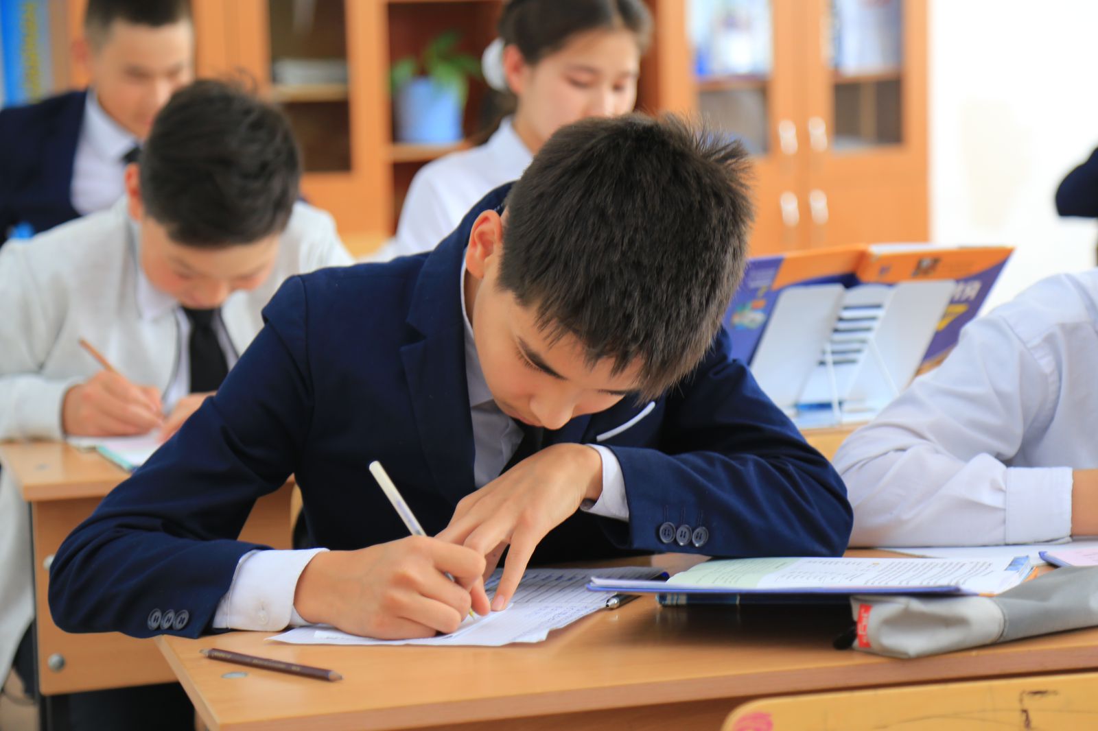 Мектепте мұғалім көбейсе, білімнің сапасы жақсара ма?