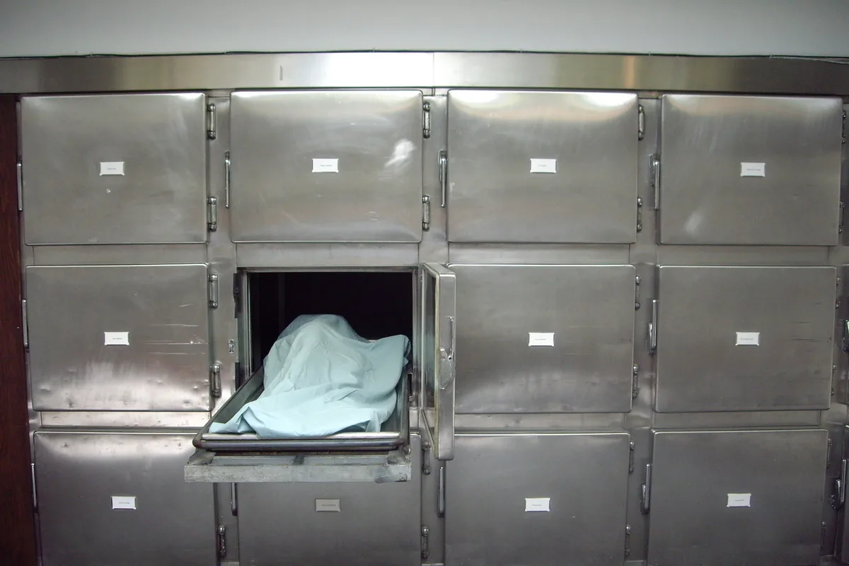 Мәйіттерді зорлаған күзетшіге қатысты іс тоқтатылды ма?