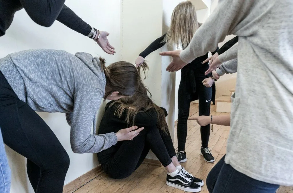 Оқушы қызды құрбылары аяусыз ұрып-соққан