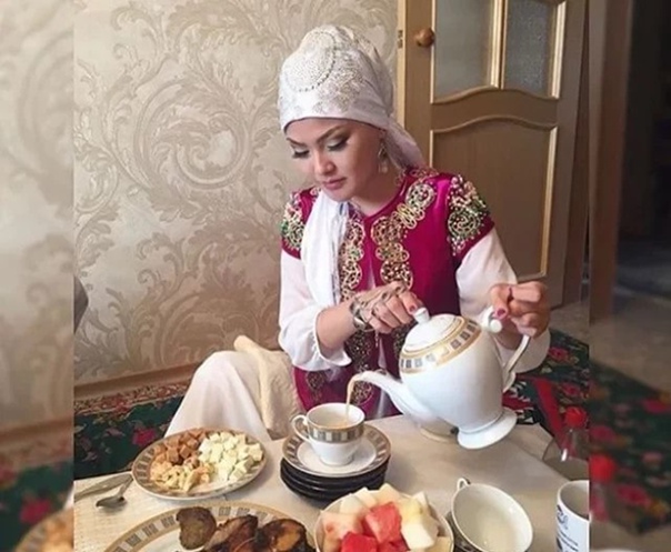 "Қазақтың қызы орамал тартпаған" дейді абыз ақсақал