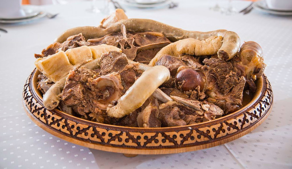 Сиыр етімен өскен әлжуаздар ел басқарып отыр