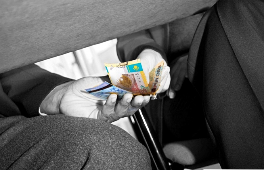 Мұғалімдердің тең жартысы аттестациядан ақшамен өткен